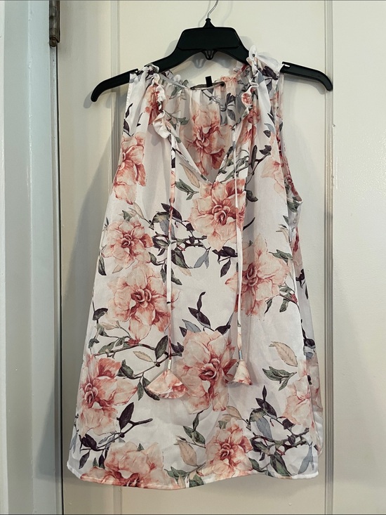 19 Cooper Tops - 19 Cooper Floral Tie-Neck Sleeveless Tank in White and Blush